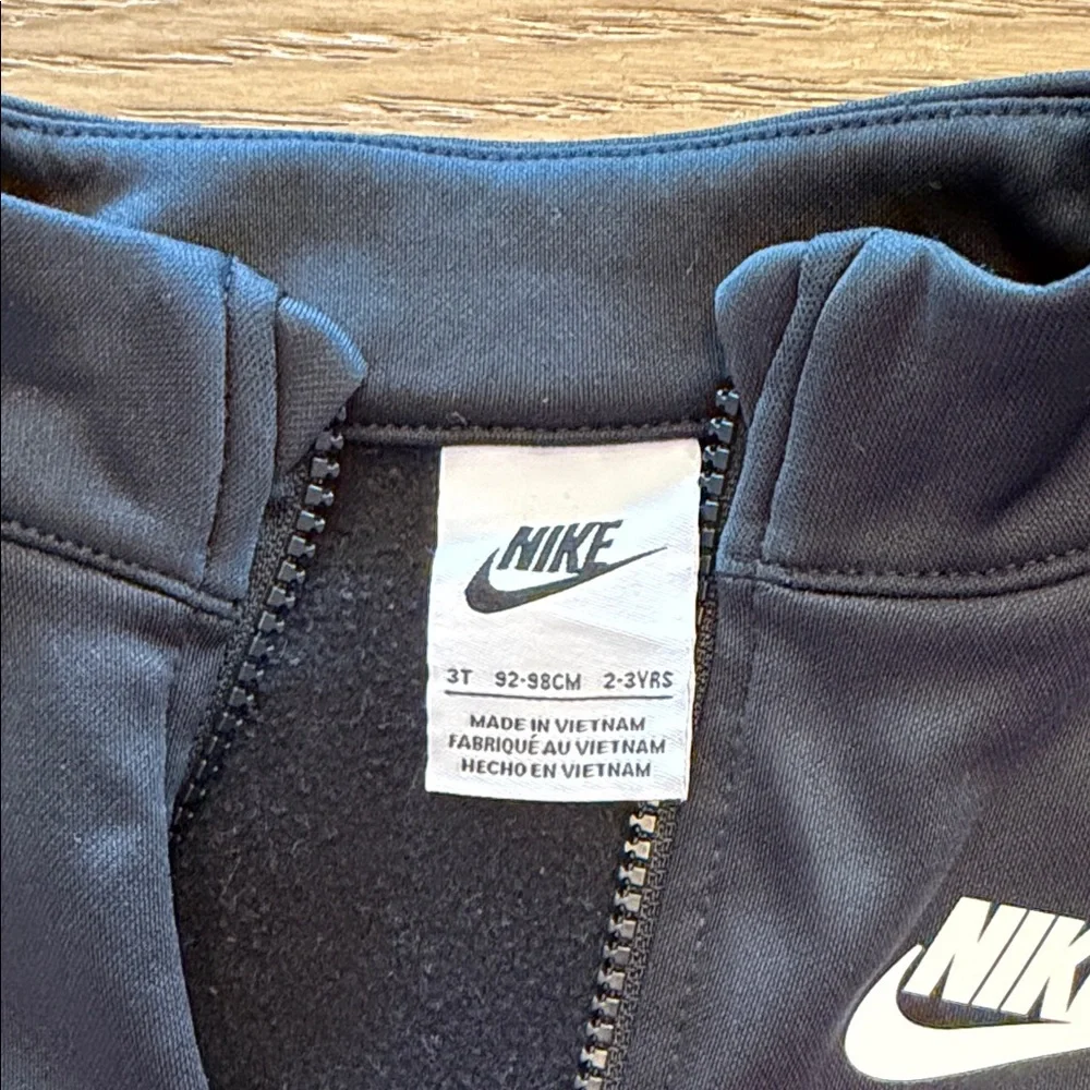 Nike Toddler Black Jogger Set with White Swoosh - Picture 2 of 7
